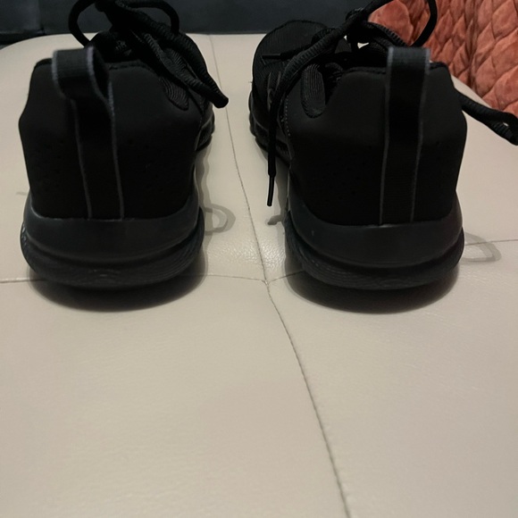 MENS Under Armour sneakers Size 12 - Picture 2 of 8